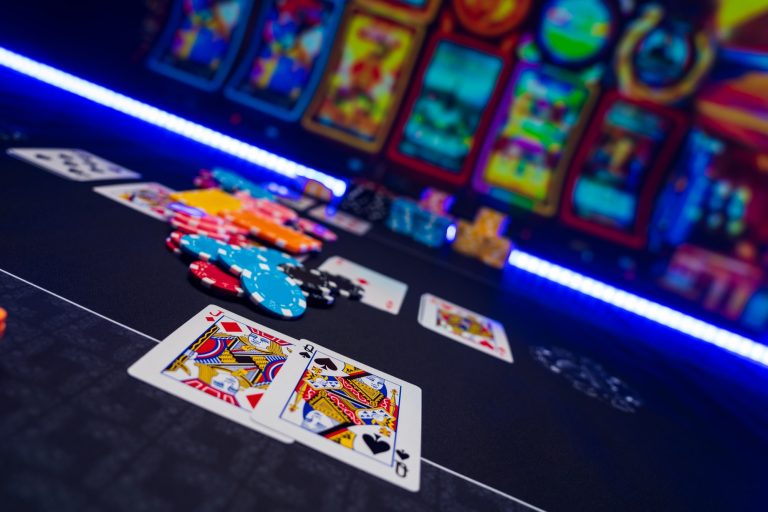 poker-cards-at-the-casino